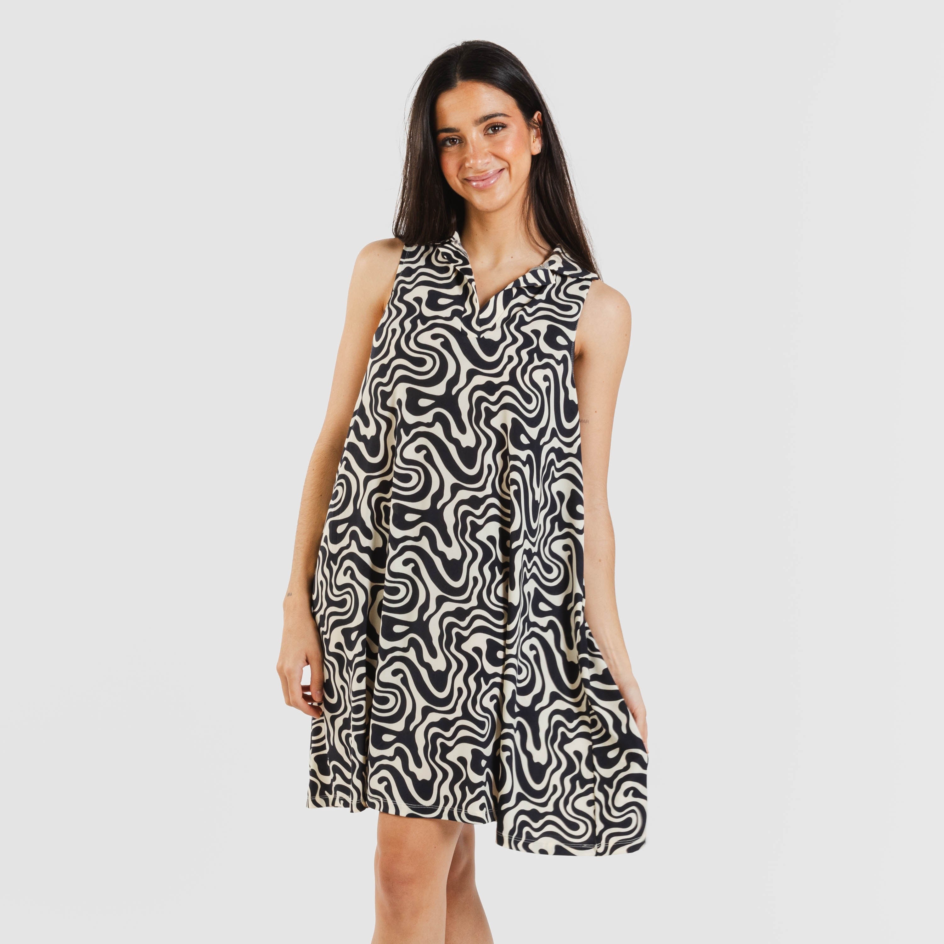 Vestido curto com gola e lapela suaves, Iratia bege e preto.