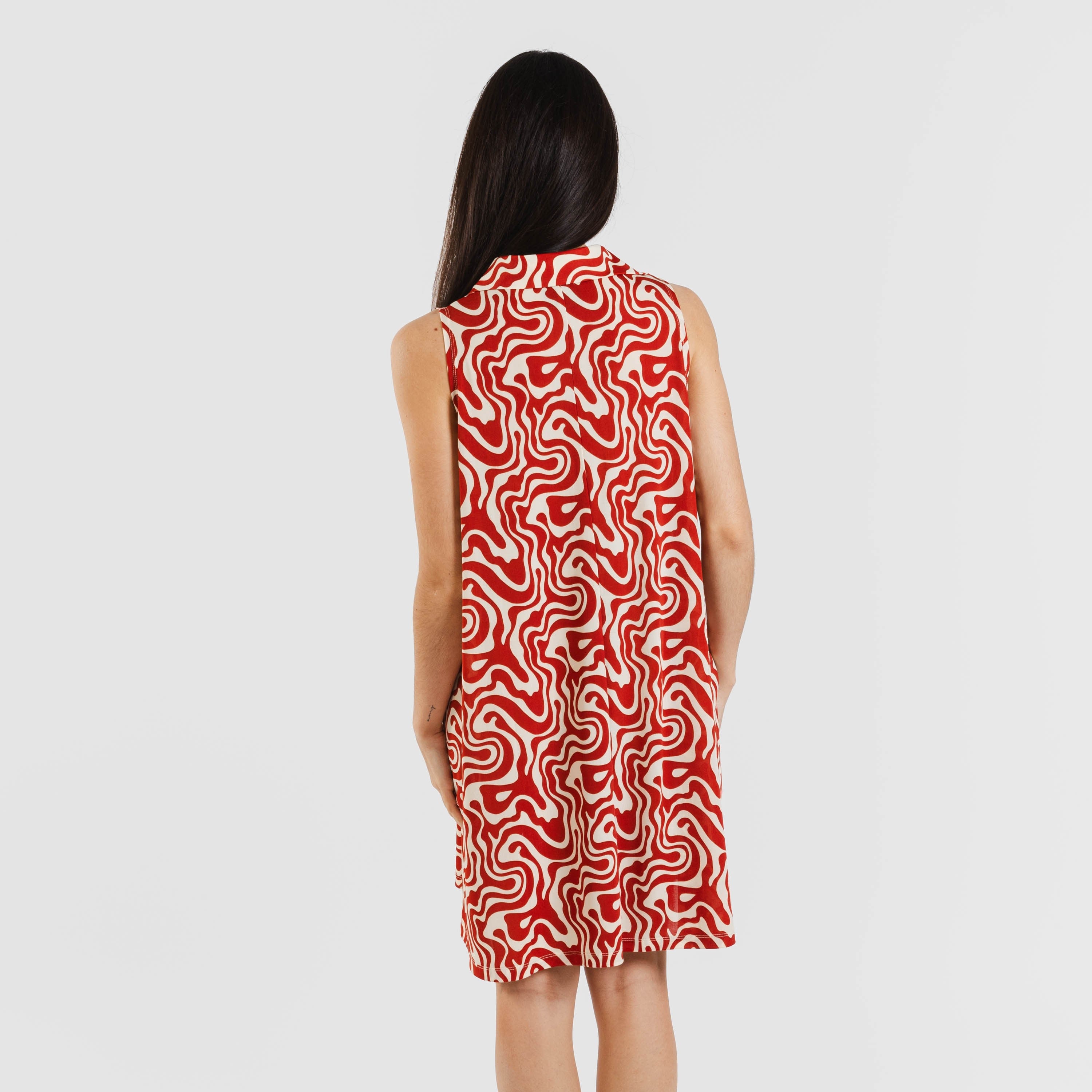 Vestido curto com gola e lapela suaves, cor terracota Iratia