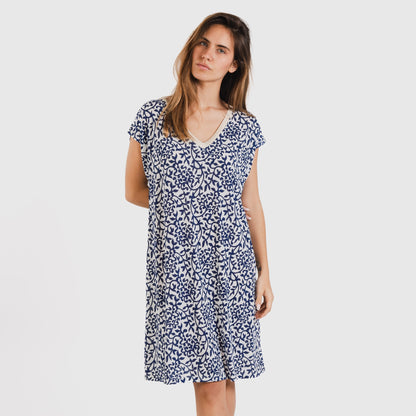 Vestido curto Meritxell azul marinho com mangas fluidas e macias