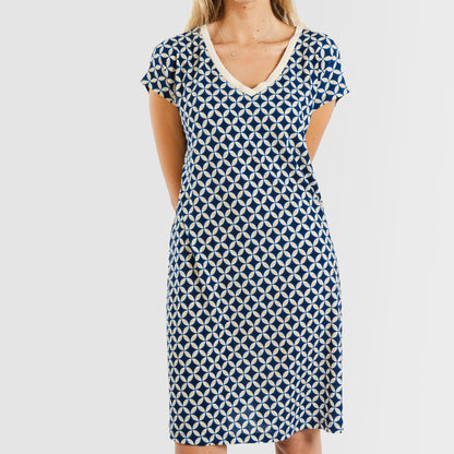 Vestido curto Ohio azul marinho em crepe com mangas fluidas