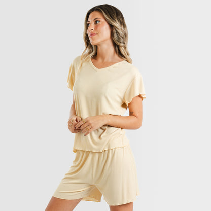 Pijama feminino de manga curta em tecido canelado de viscose liso.