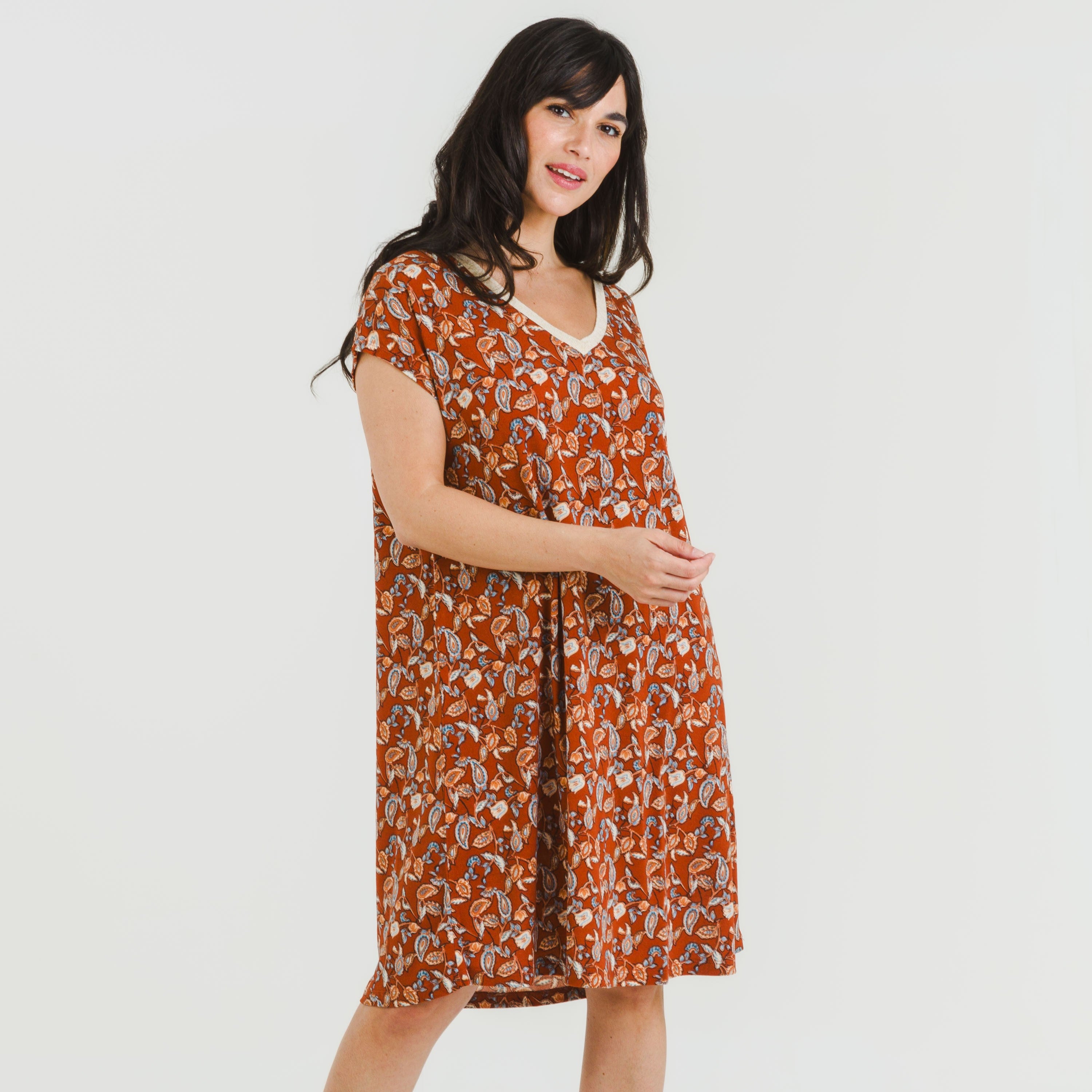 Vestido de crepe de manga curta, cor terracota