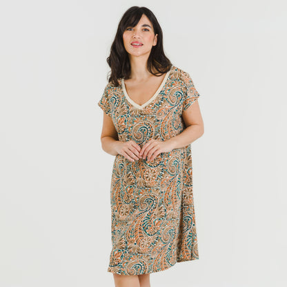 Vestido curto Estels em crepe com mangas fluidas