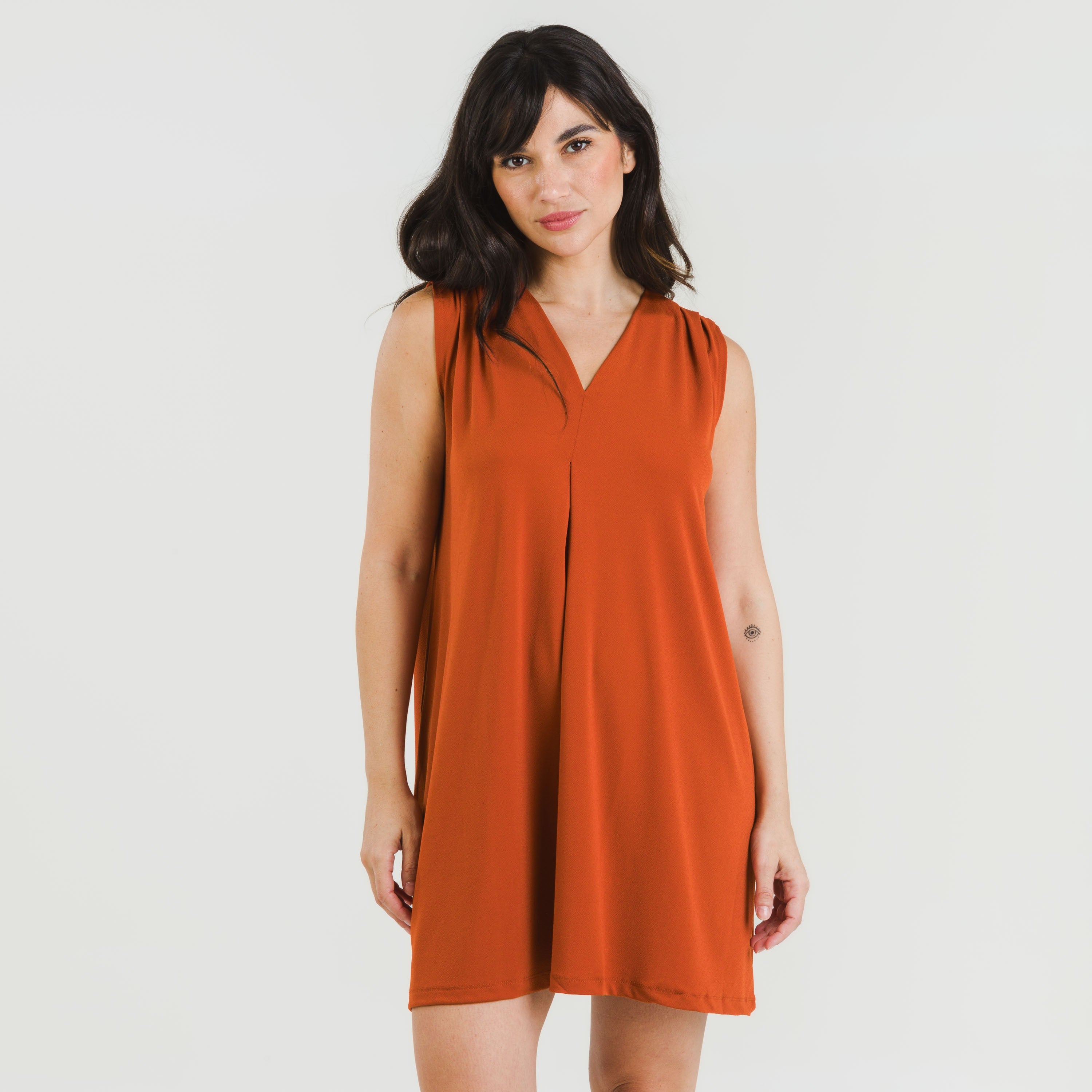 vestido curto liso de crepe