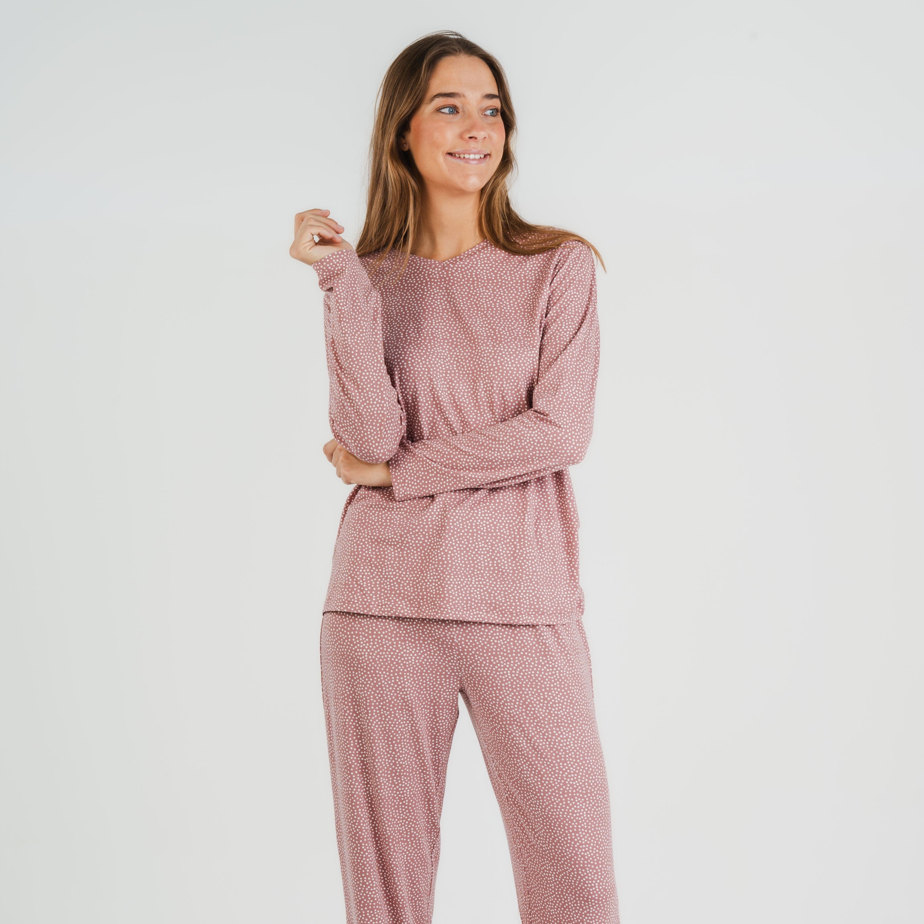 Pijama longo e macio feminino Lolenda nas cores malva e rosa.