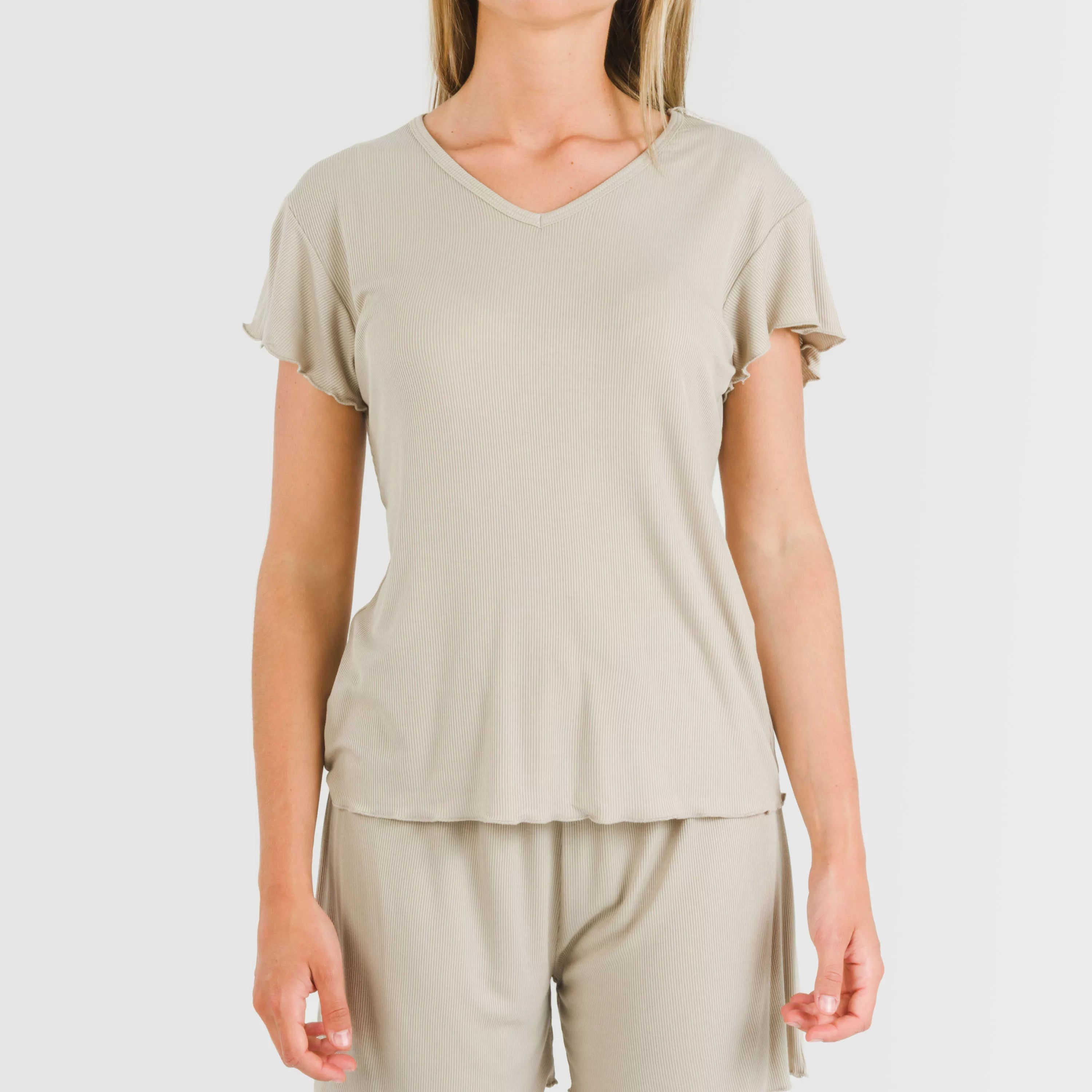 Pijama feminino de manga curta em tecido canelado de viscose liso.