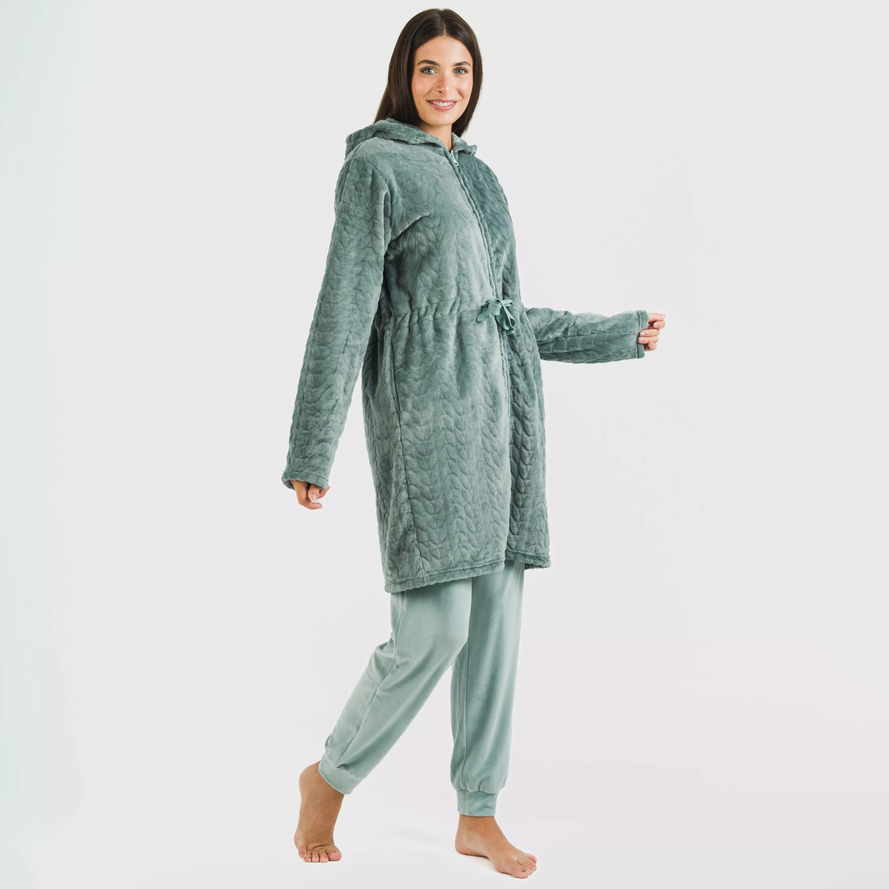 Robe de veludo Devoré liso com capuz.