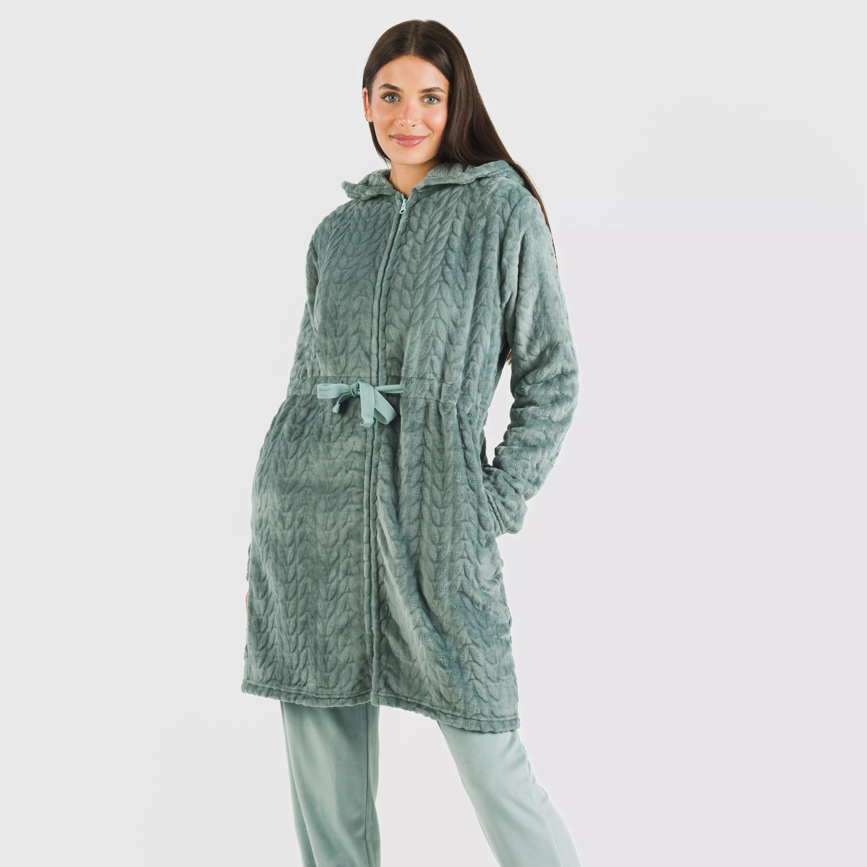 Robe de veludo Devoré liso com capuz.