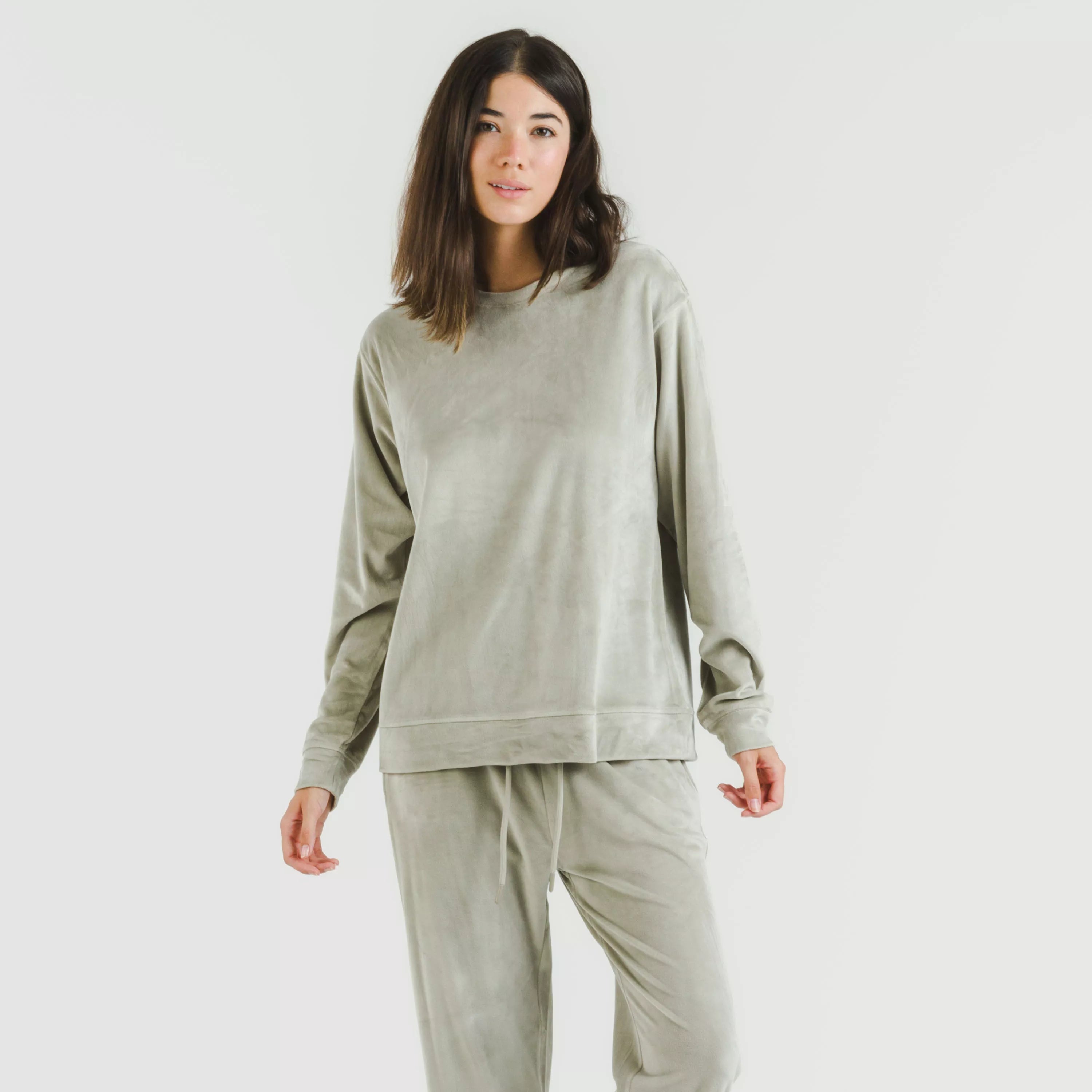 Pijama comprido de veludo liso