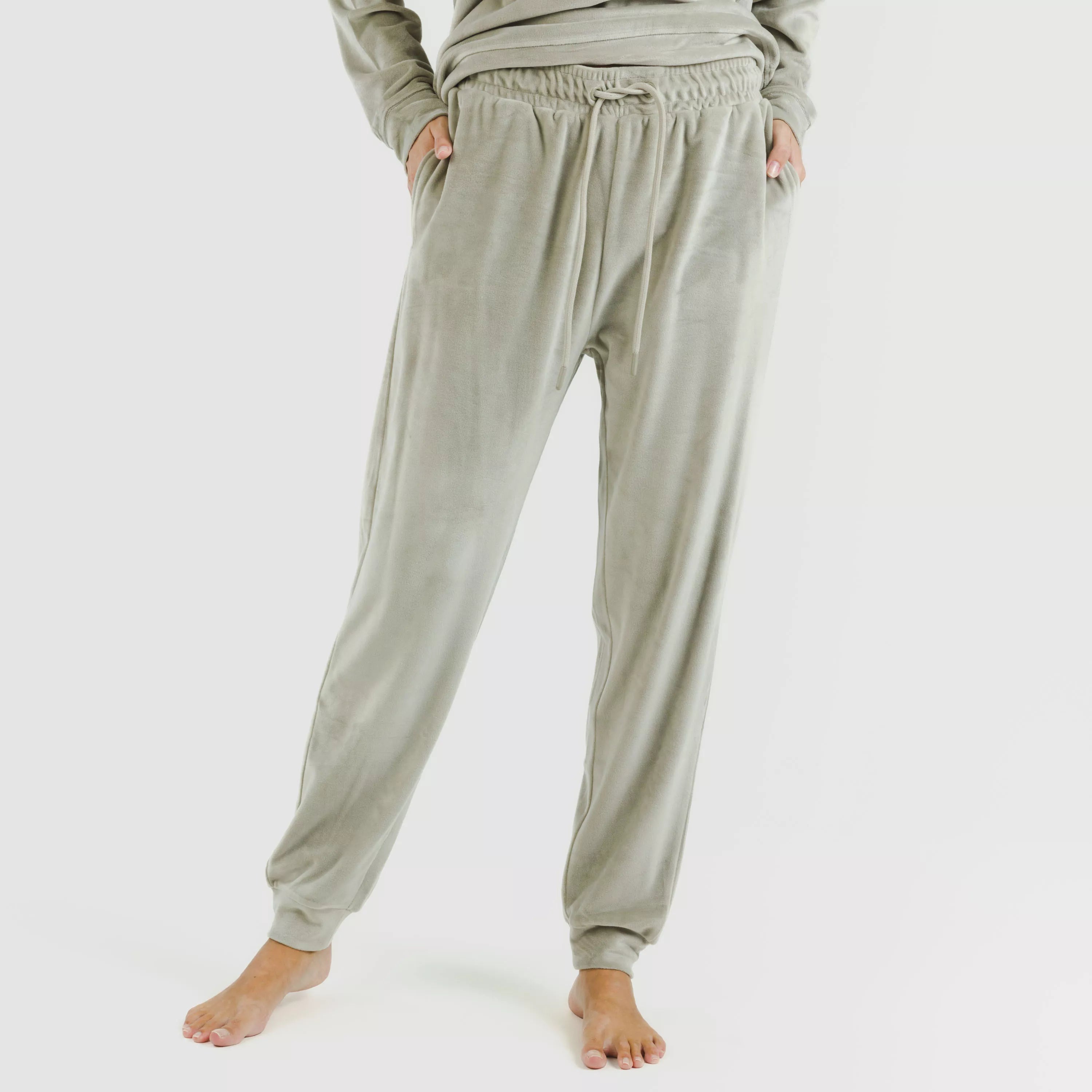 Pijama comprido de veludo liso