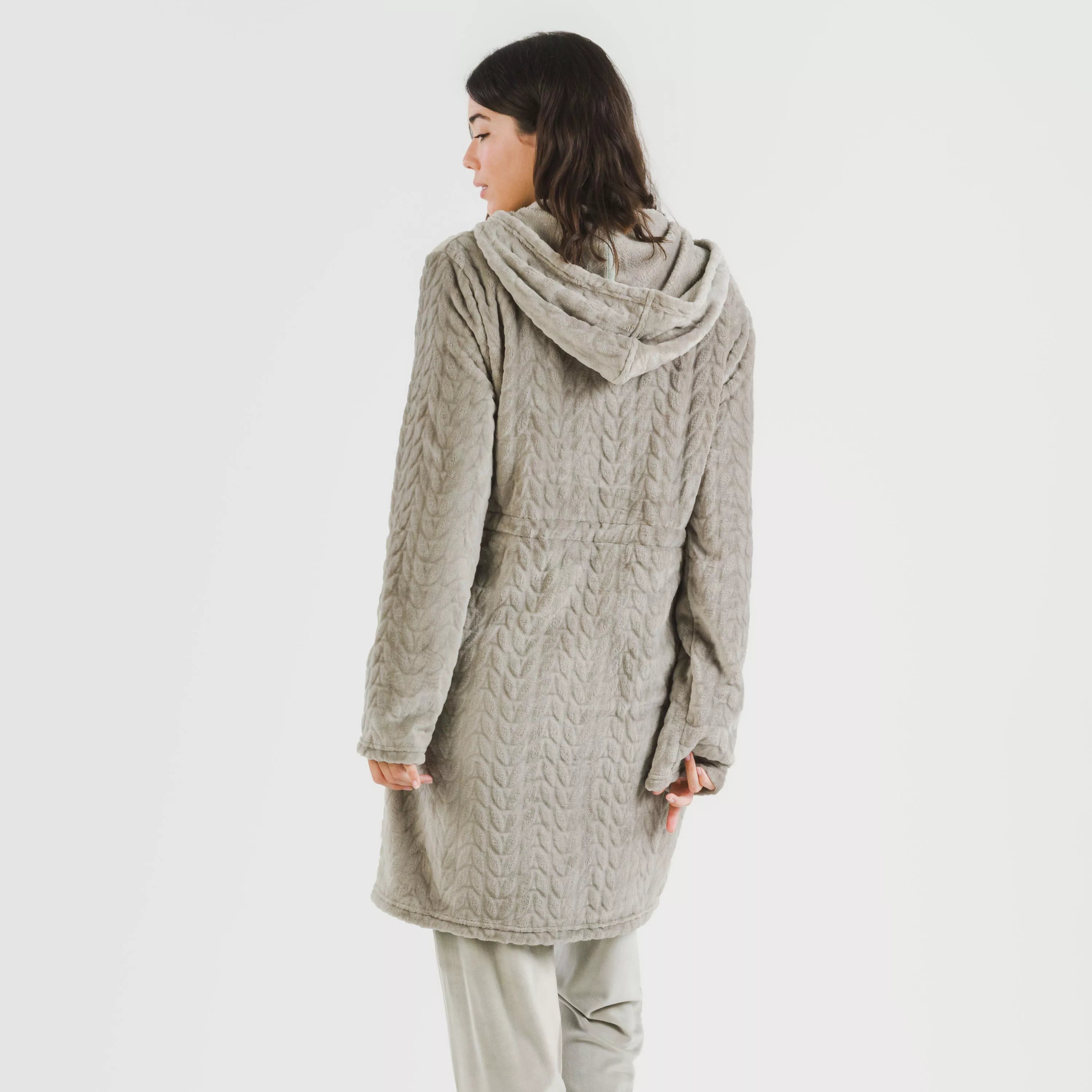 Robe de veludo Devoré liso com capuz.