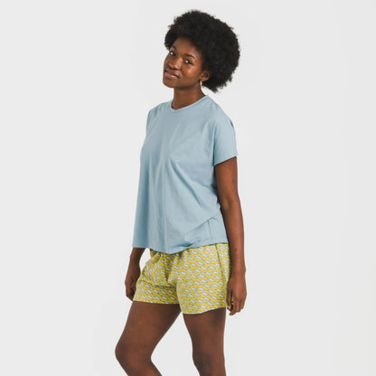 Pijama feminino Sisena de algodão com mangas curtas na cor azul-turquesa.