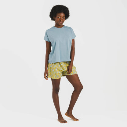 Pijama feminino Sisena de algodão com mangas curtas na cor azul-turquesa.