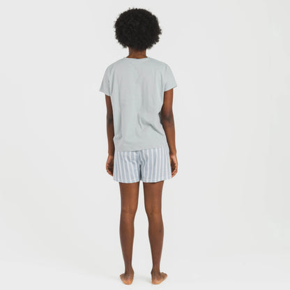 Pijama feminino de algodão com mangas curtas e estampa listrada Marseille em índigo.