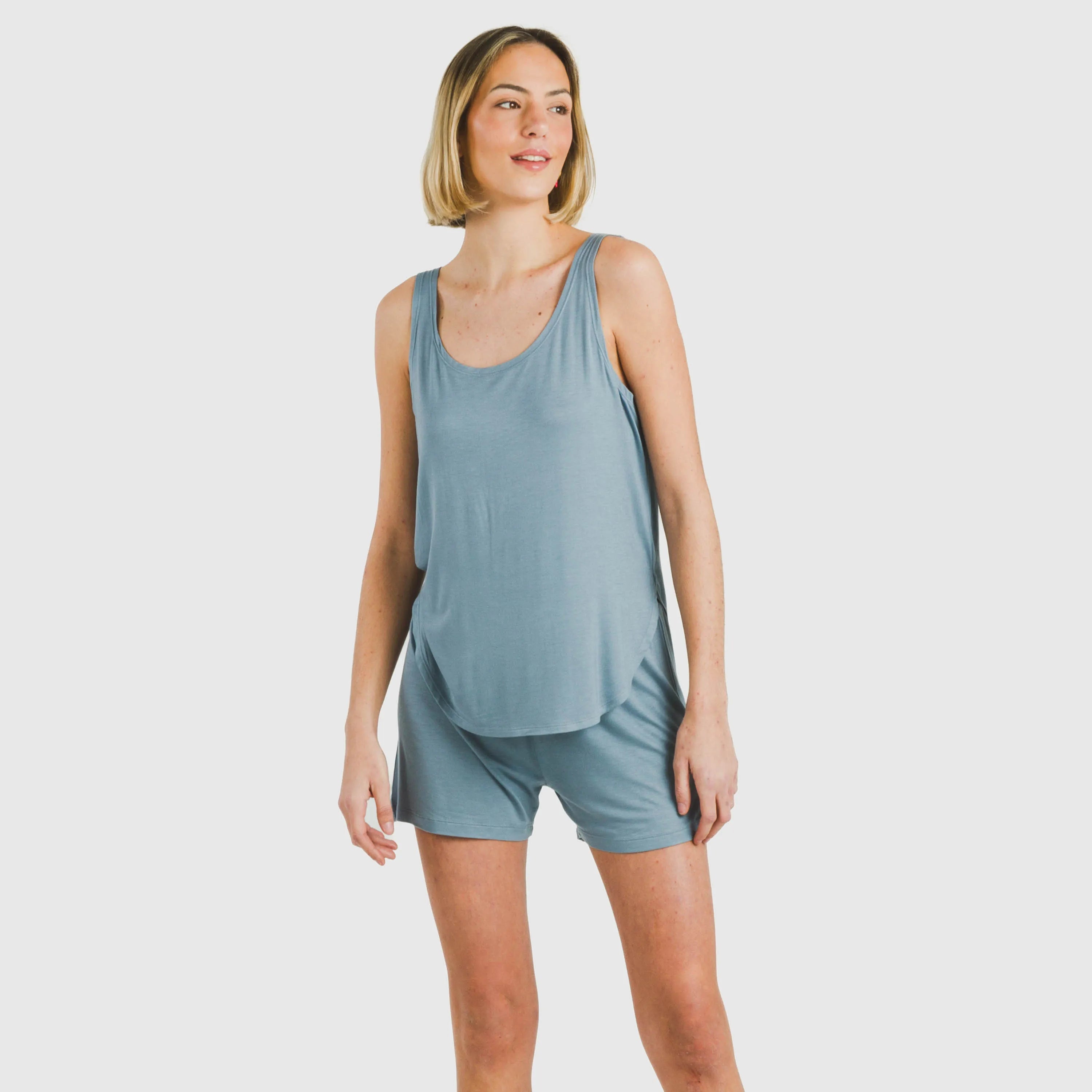 Pijama feminino liso de viscose com suspensórios