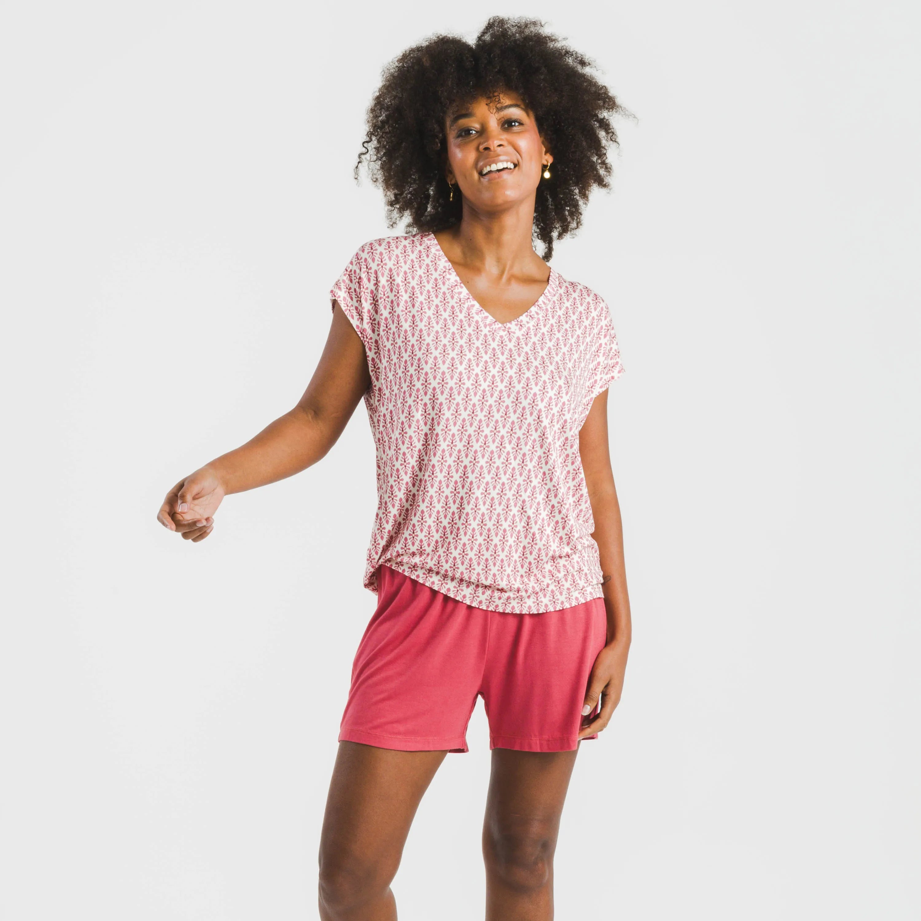 Pijama feminino de viscose de manga curta, estilo sérvio, cor marsala.