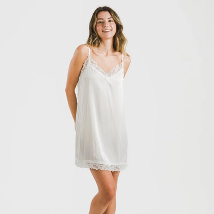 Camisola curta de cetim liso para sexta-feira