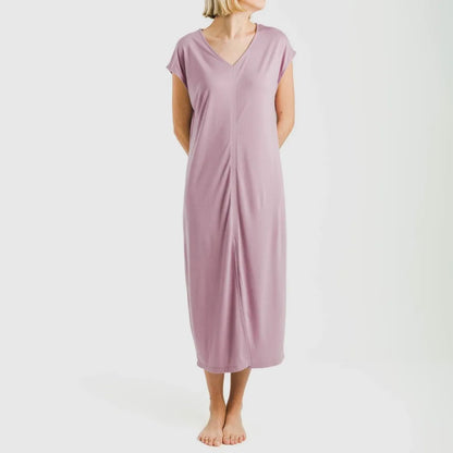 Vestido longo com mangas fluidas, em viscose lisa.