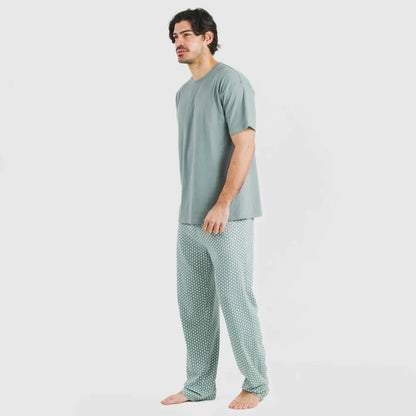 Pijama longo masculino de algodão de manga curta na cor verde-azulada.