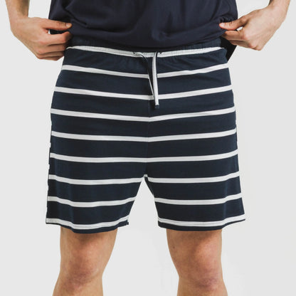 Pijama curto masculino de algodão, azul marinho com listras náuticas.