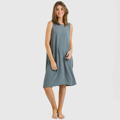 Vestido curto com alças, em musselina de algodão lisa.