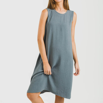 Vestido curto com alças, em musselina de algodão lisa.