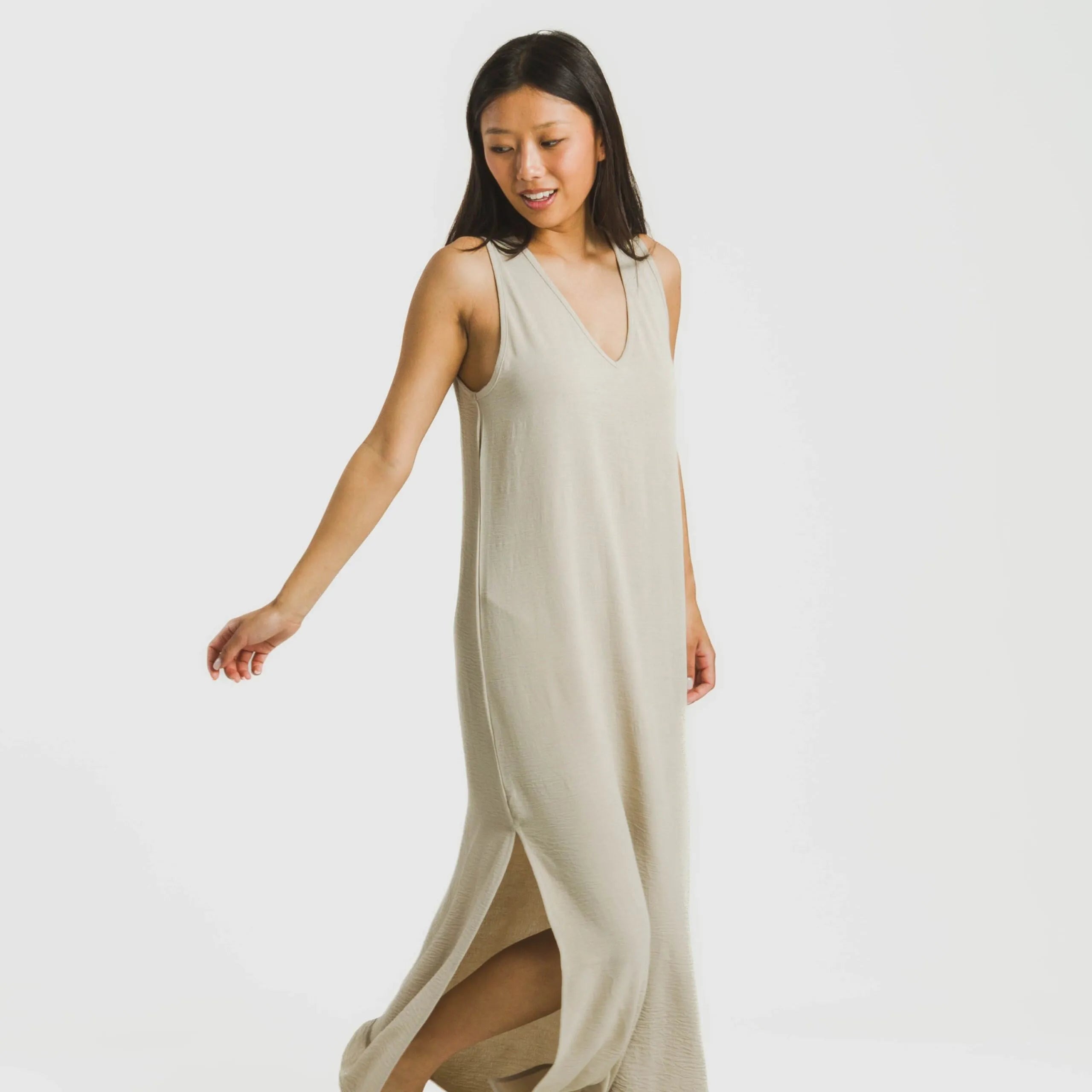 Vestido longo de alças finas em musselina de algodão lisa.