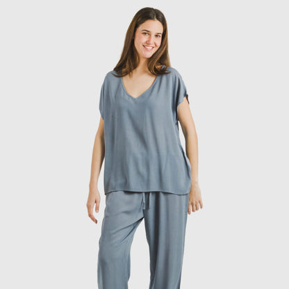 Camiseta de mangas fluidas em mistura lisa de viscose e algodão.