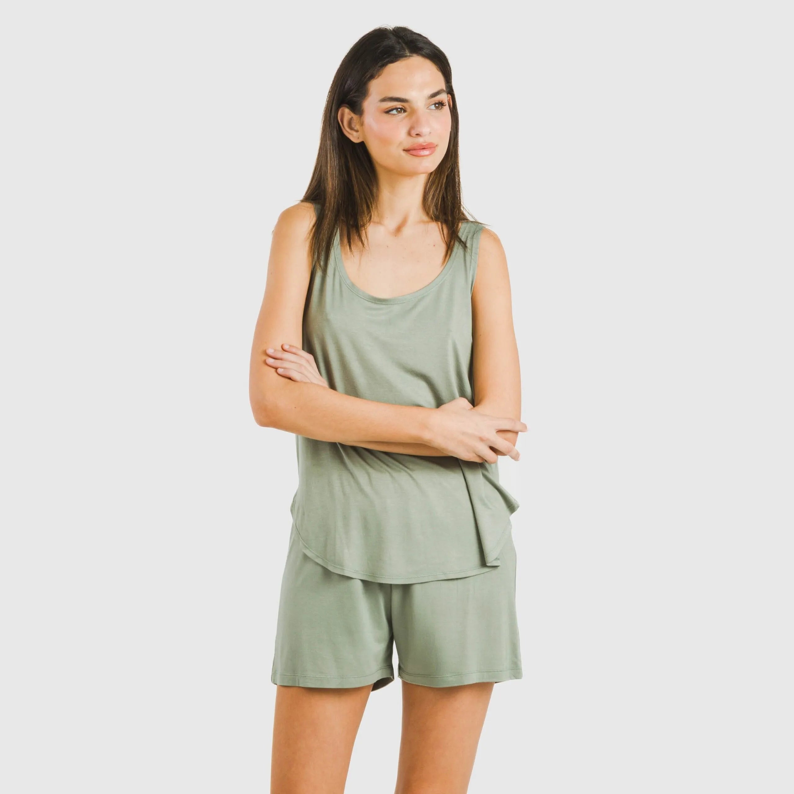 Pijama feminino liso de viscose com suspensórios