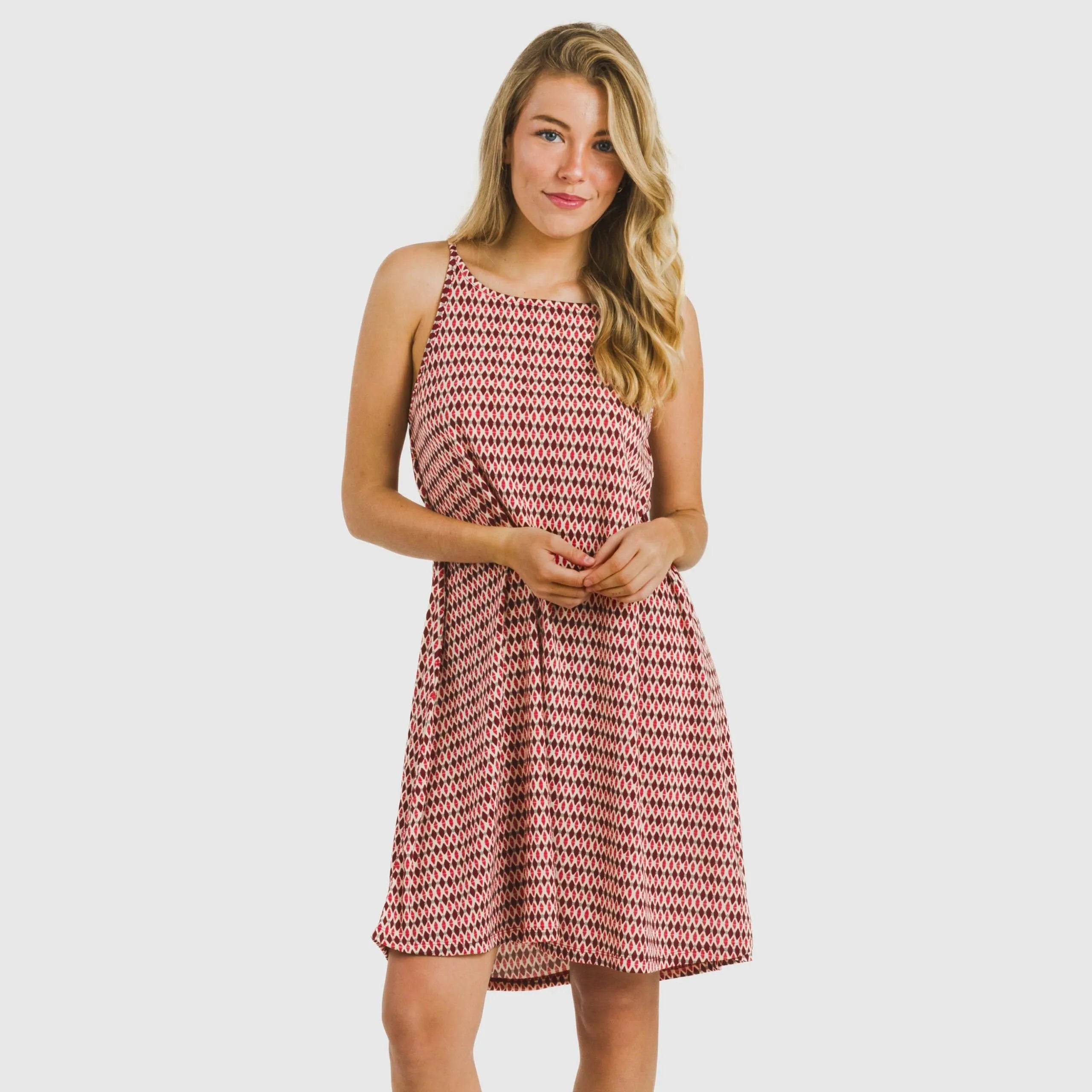 Vestido curto tomara que caia Jannat em crepe bordô