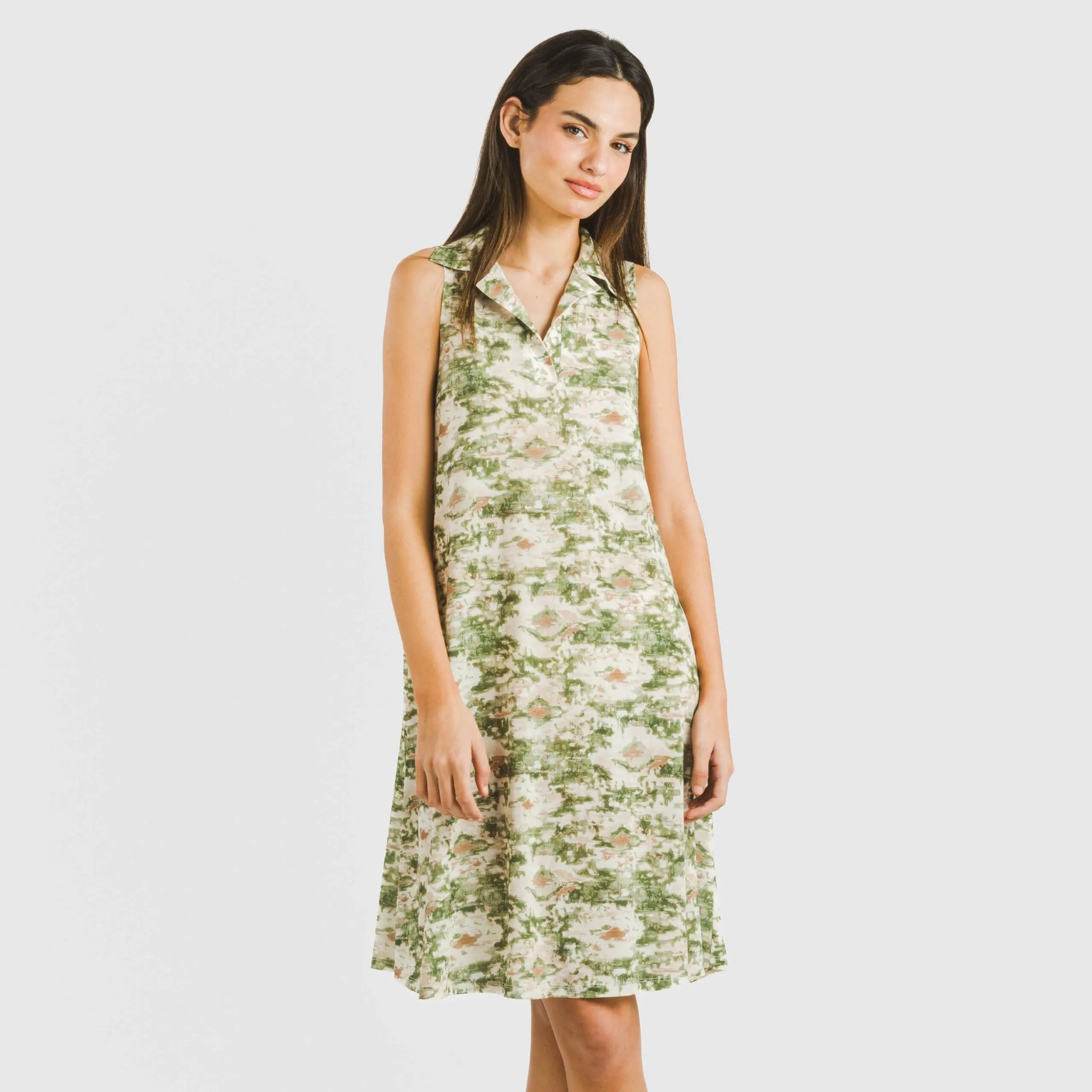 Vestido curto verde Magnus com gola macia e lapela.