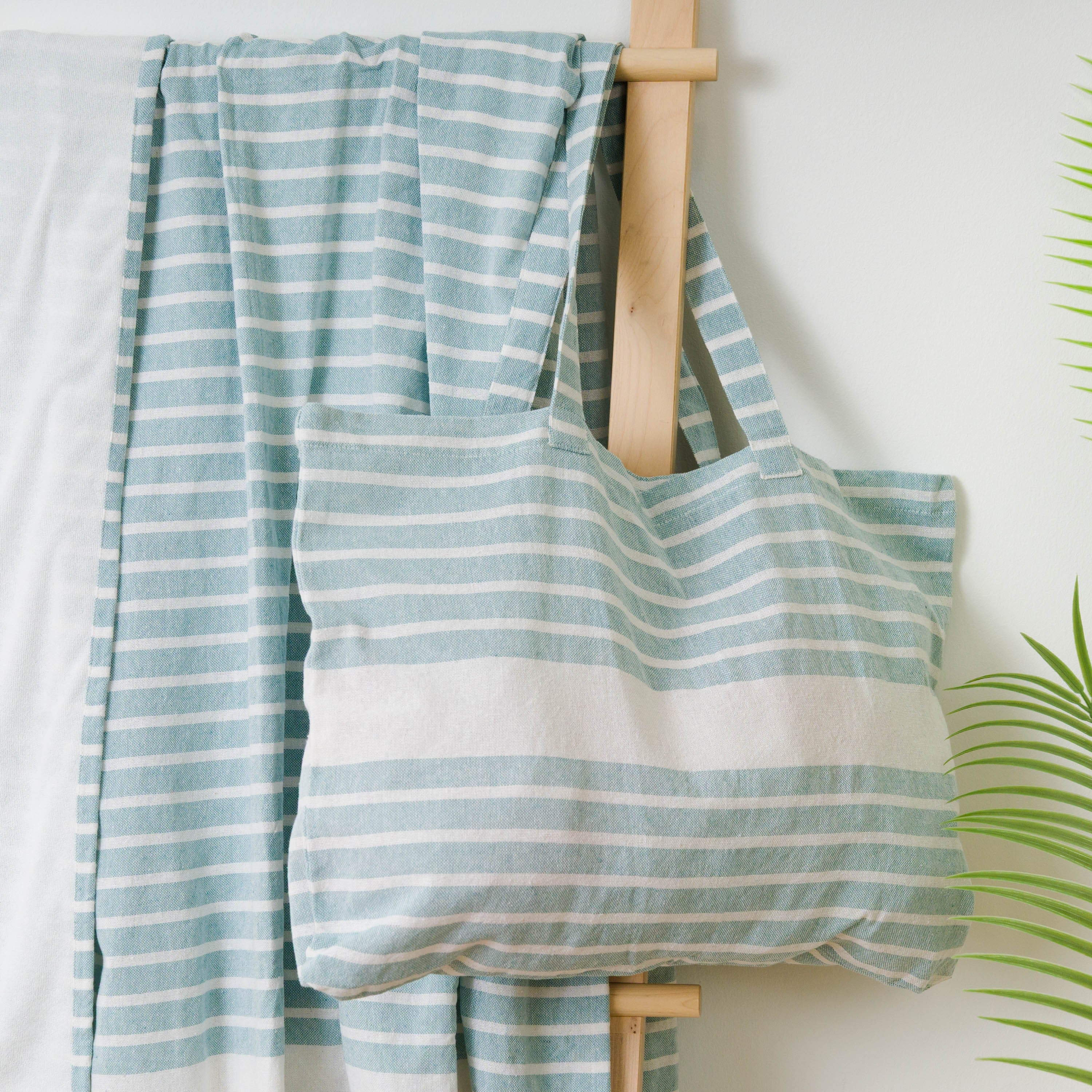 Conjunto de toalha pareô + bolsa de algodão listrada
