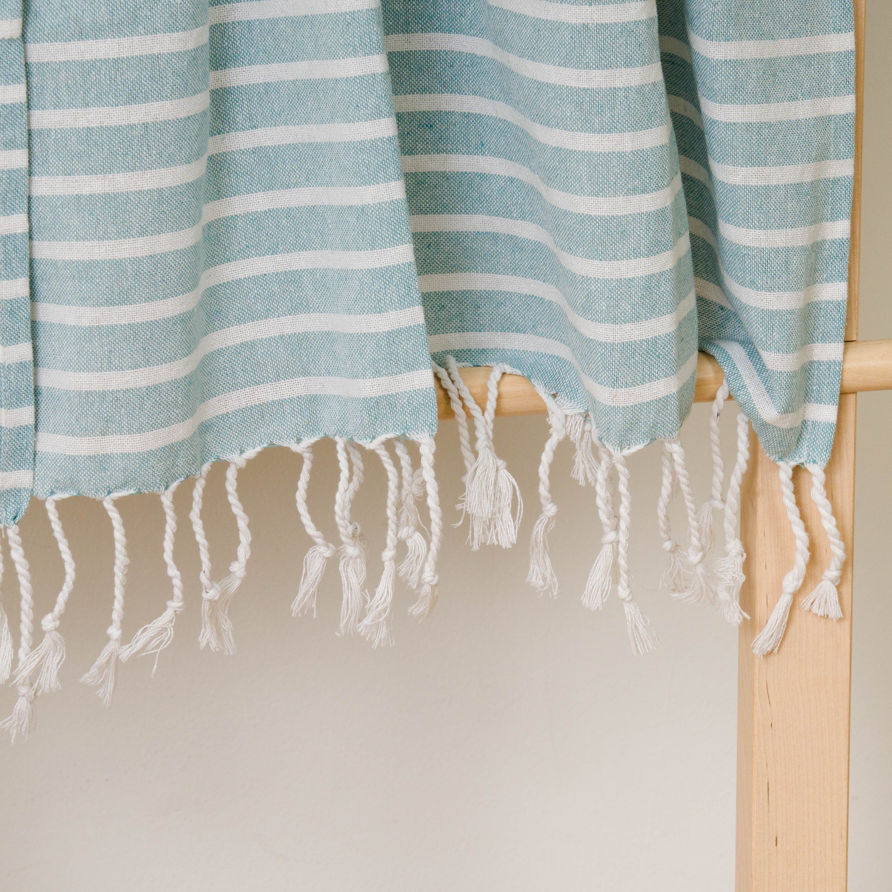 Conjunto de toalha pareô + bolsa de algodão listrada