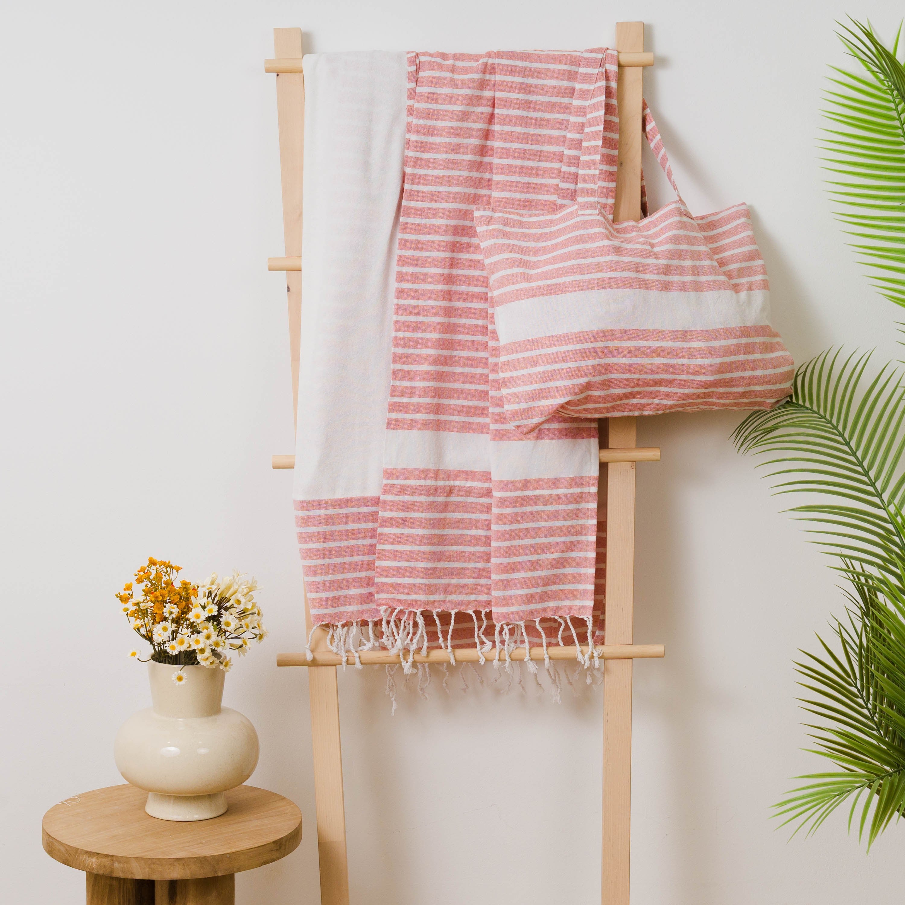 Conjunto de toalha pareô + bolsa de algodão listrada