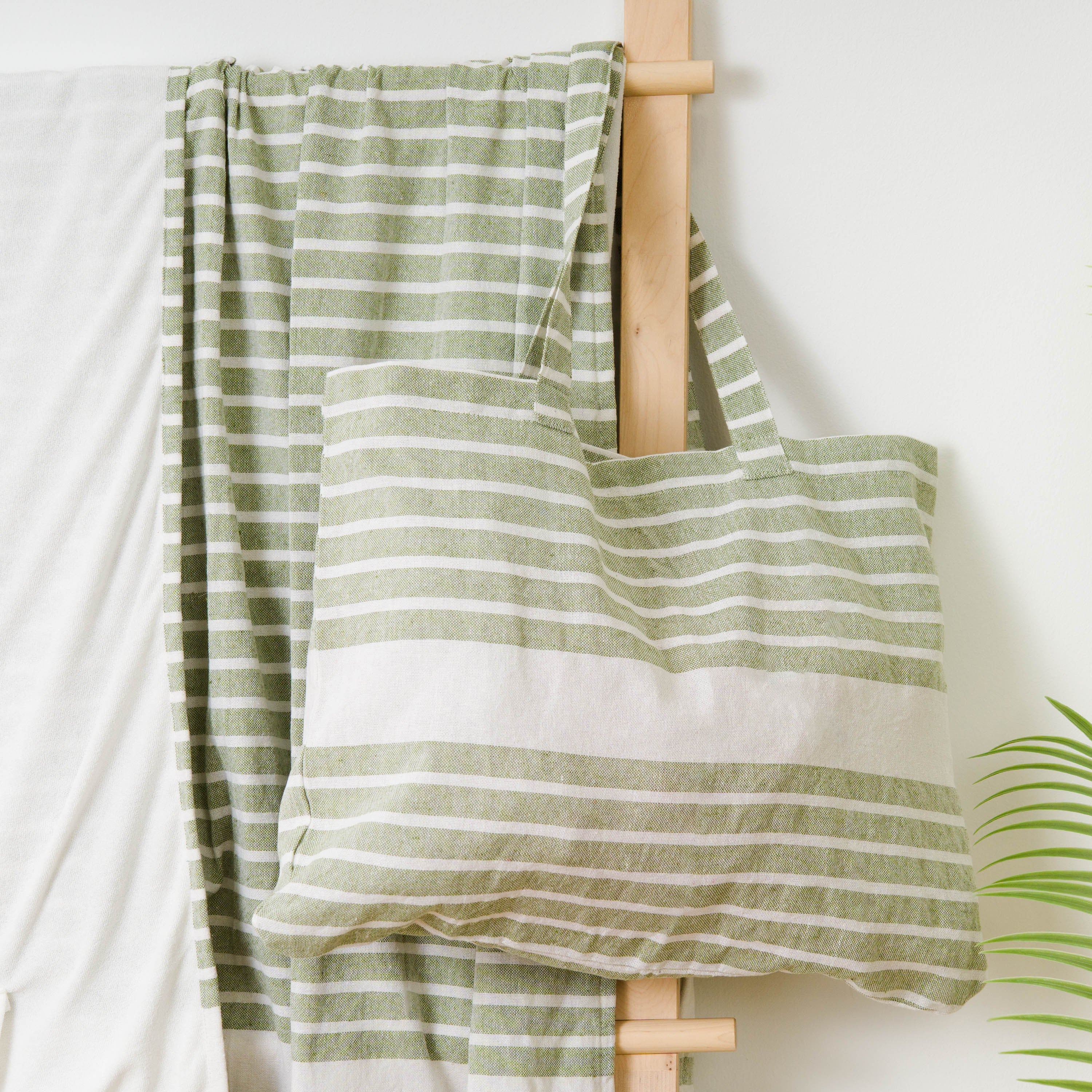 Conjunto de toalha pareô + bolsa de algodão listrada