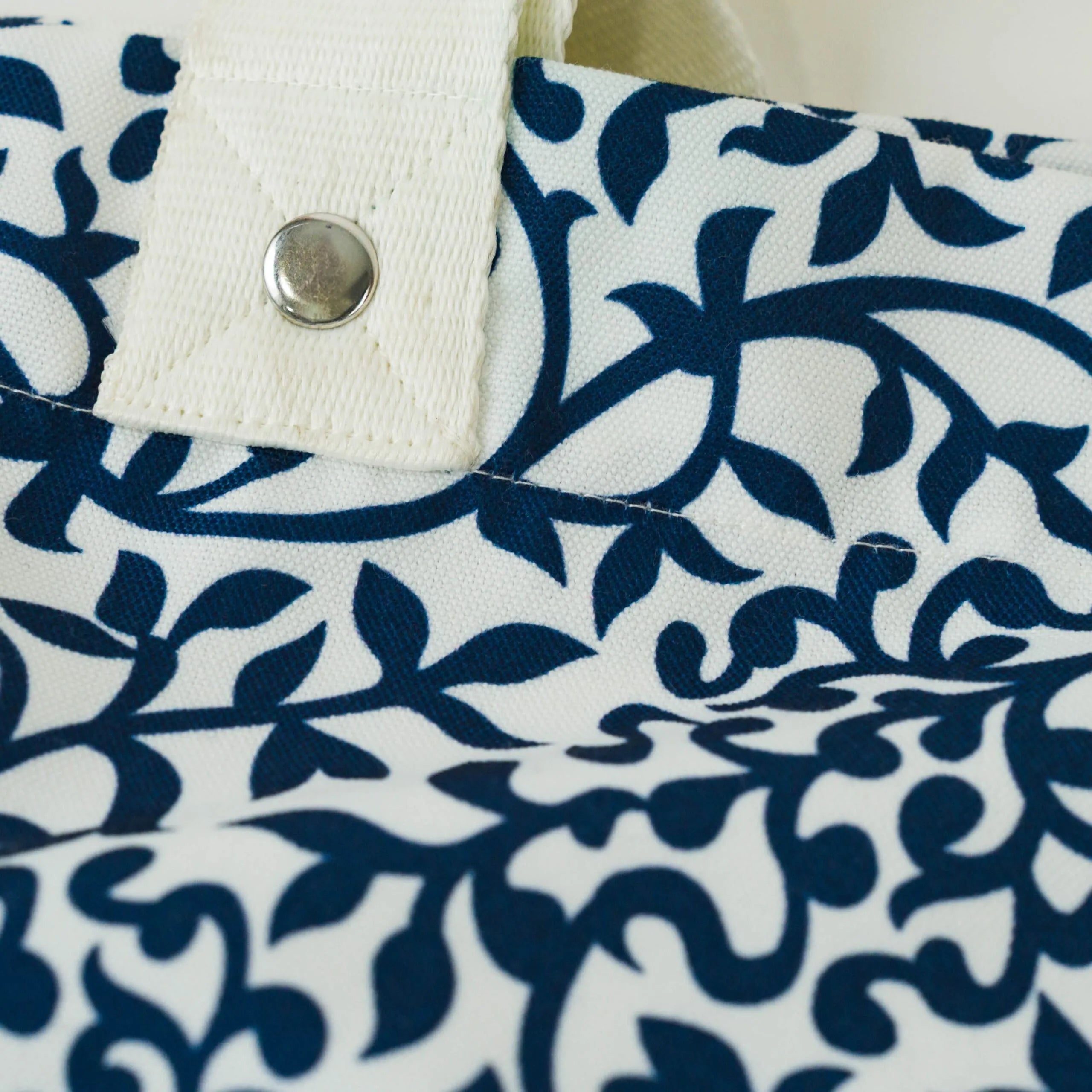 EXTREMIDADE LATERAL DA BOLSA DE LONA