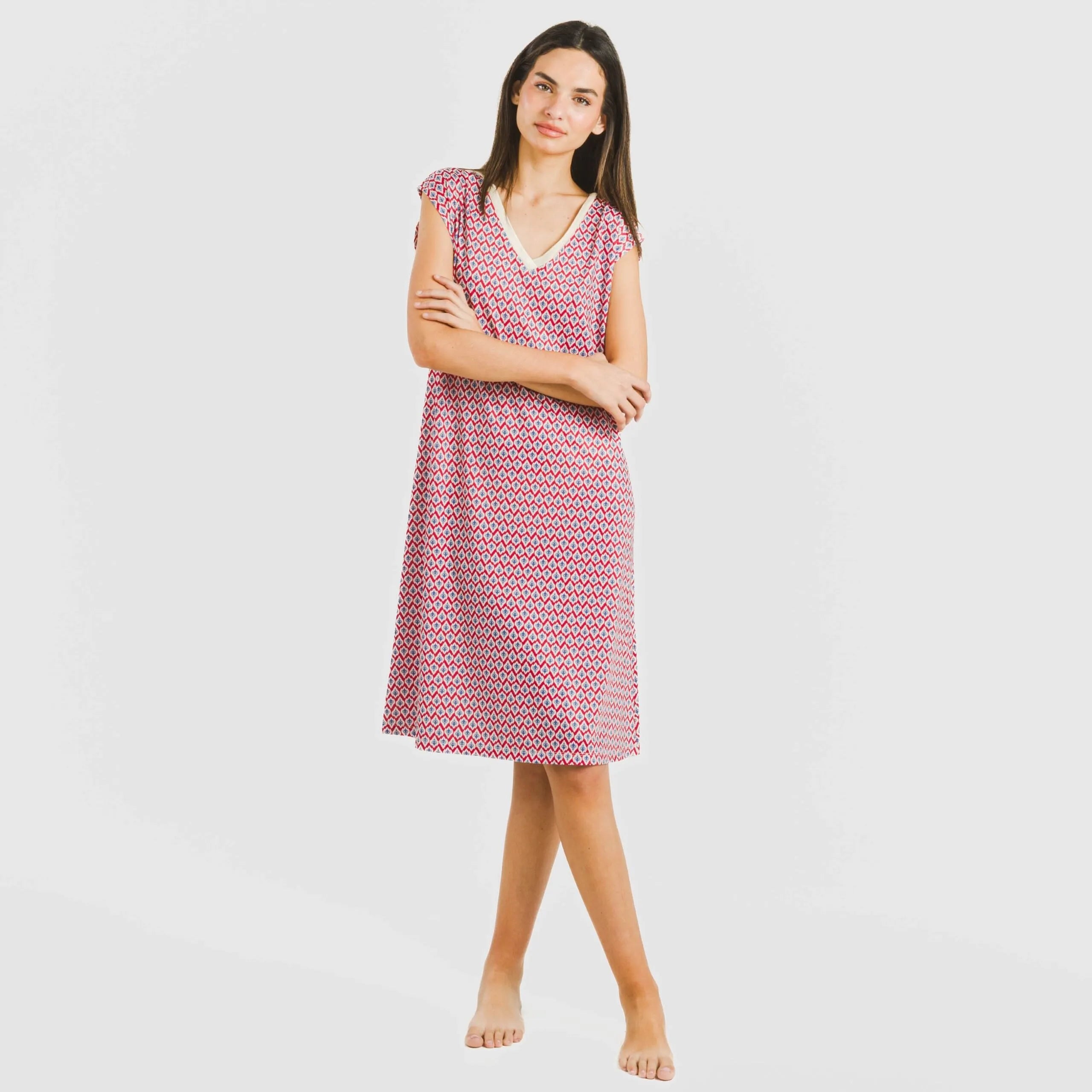 Vestido curto Arizona em tom borgonha, com mangas fluidas e macias.