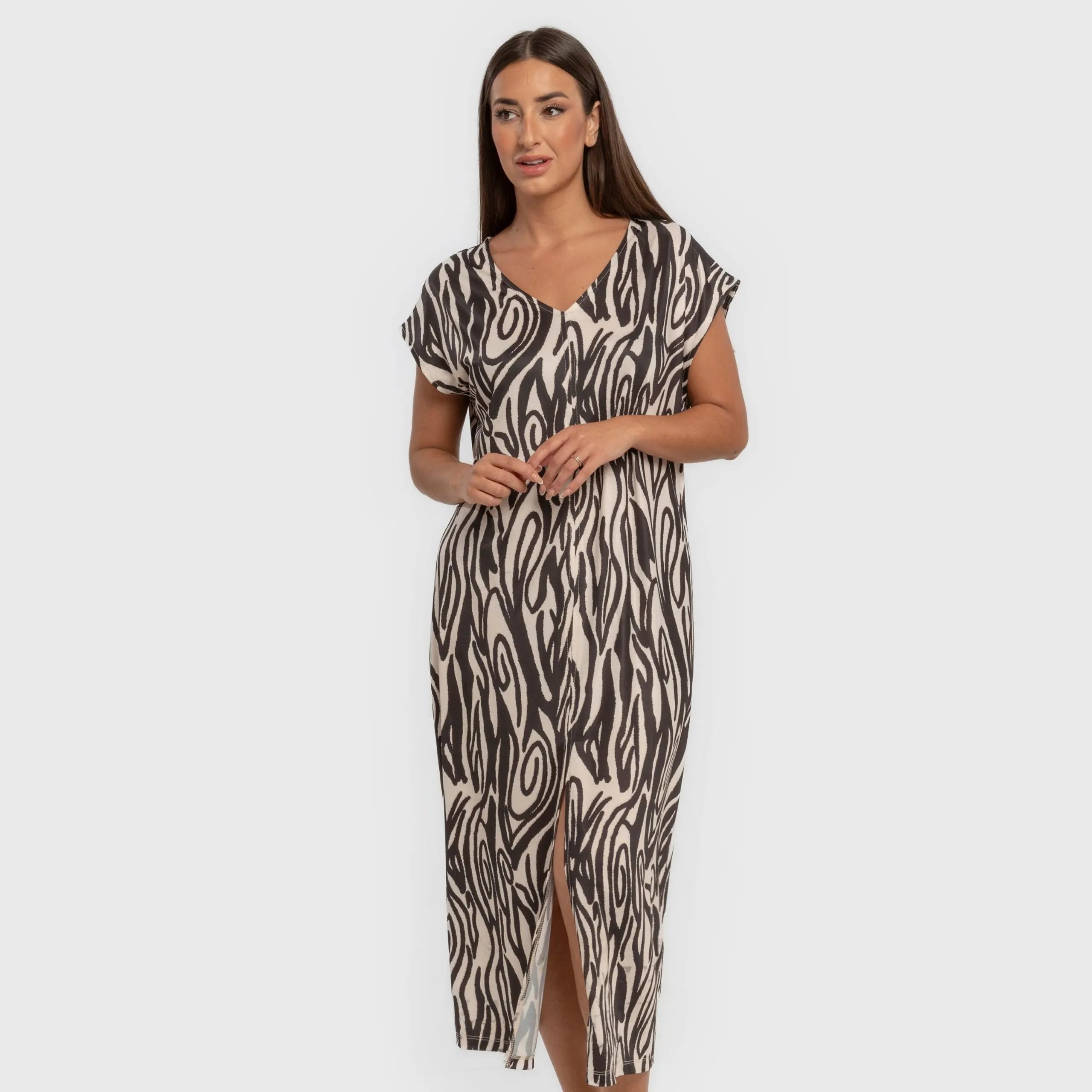 Aleia vestido longo preto suave com mangas fluidas