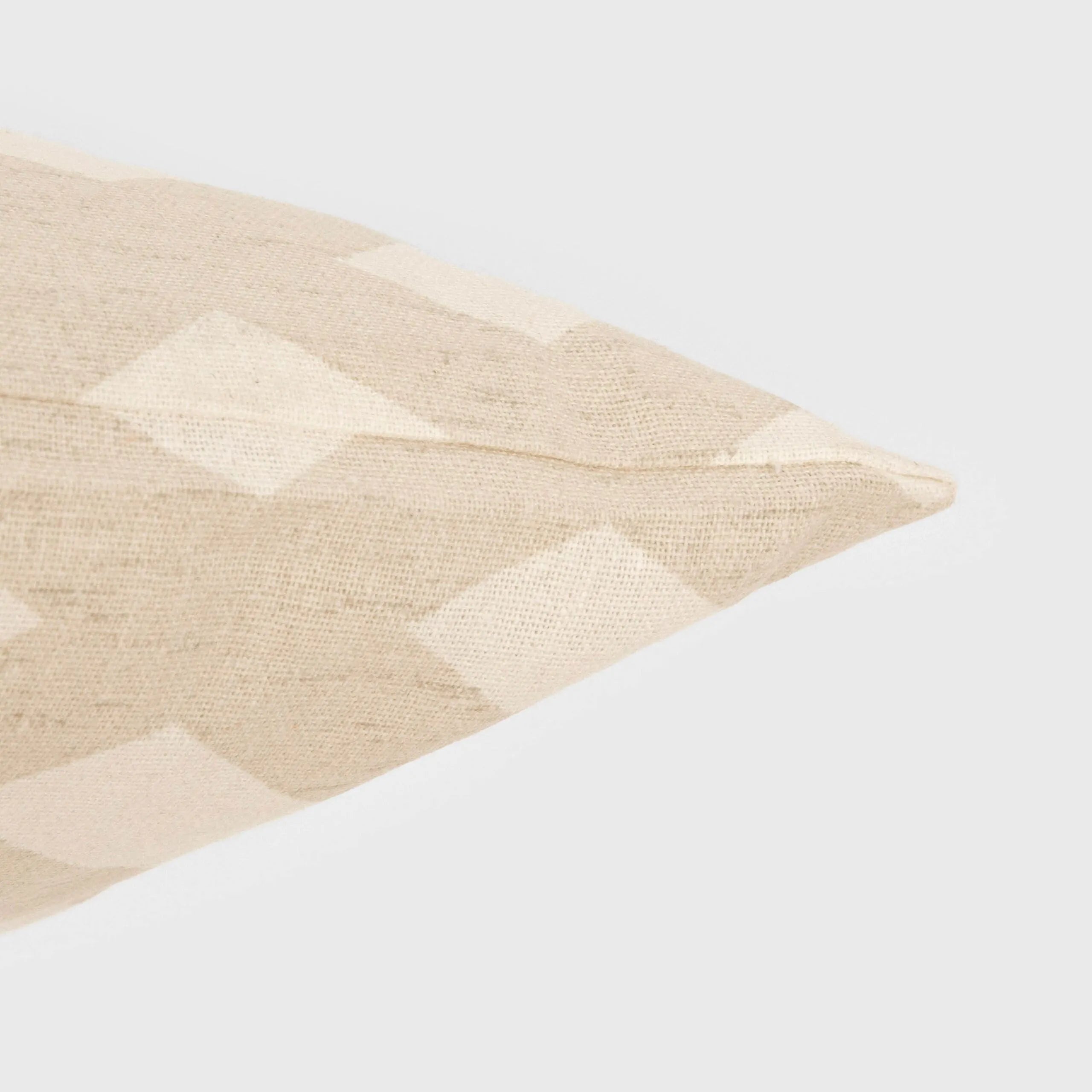 Cojín cuadrante antimanchas Nela liso 50x50 - funda + relleno