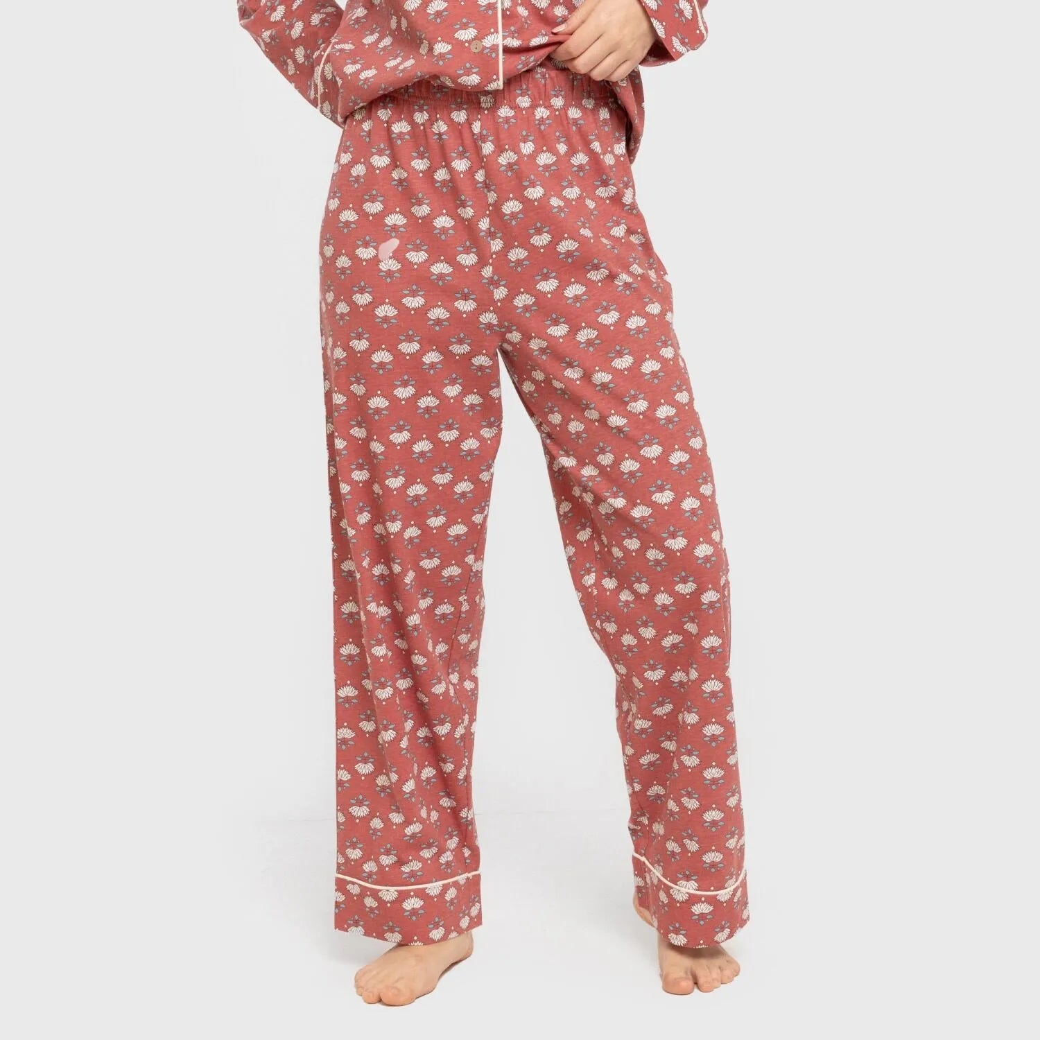Pijama feminino longo estilo camisa em algodão na cor calêndula marsala.