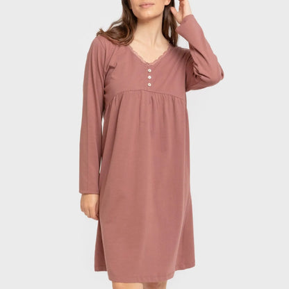 Camisola de algodão com mangas compridas e renda simples.