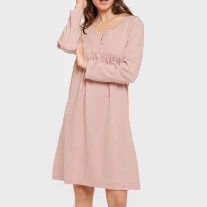 Camisola de algodão com mangas compridas e renda simples.