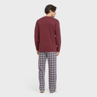 Pijama comprido masculino de algodão, estampa xadrez Edison na cor bordô.