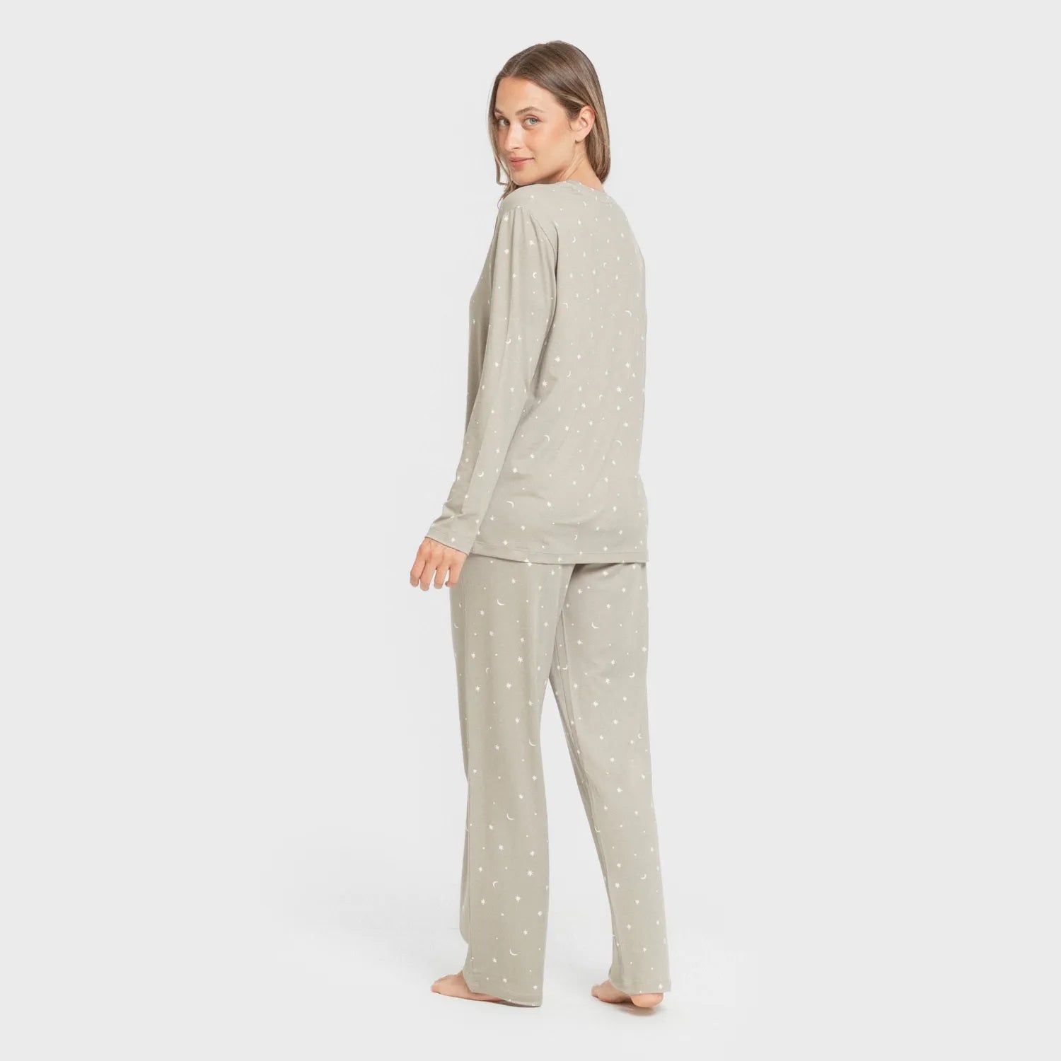 Pijama feminino longo e macio, cor âmbar verde caça.