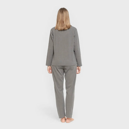 Pijama feminino liso com listras largas e textura canelada.