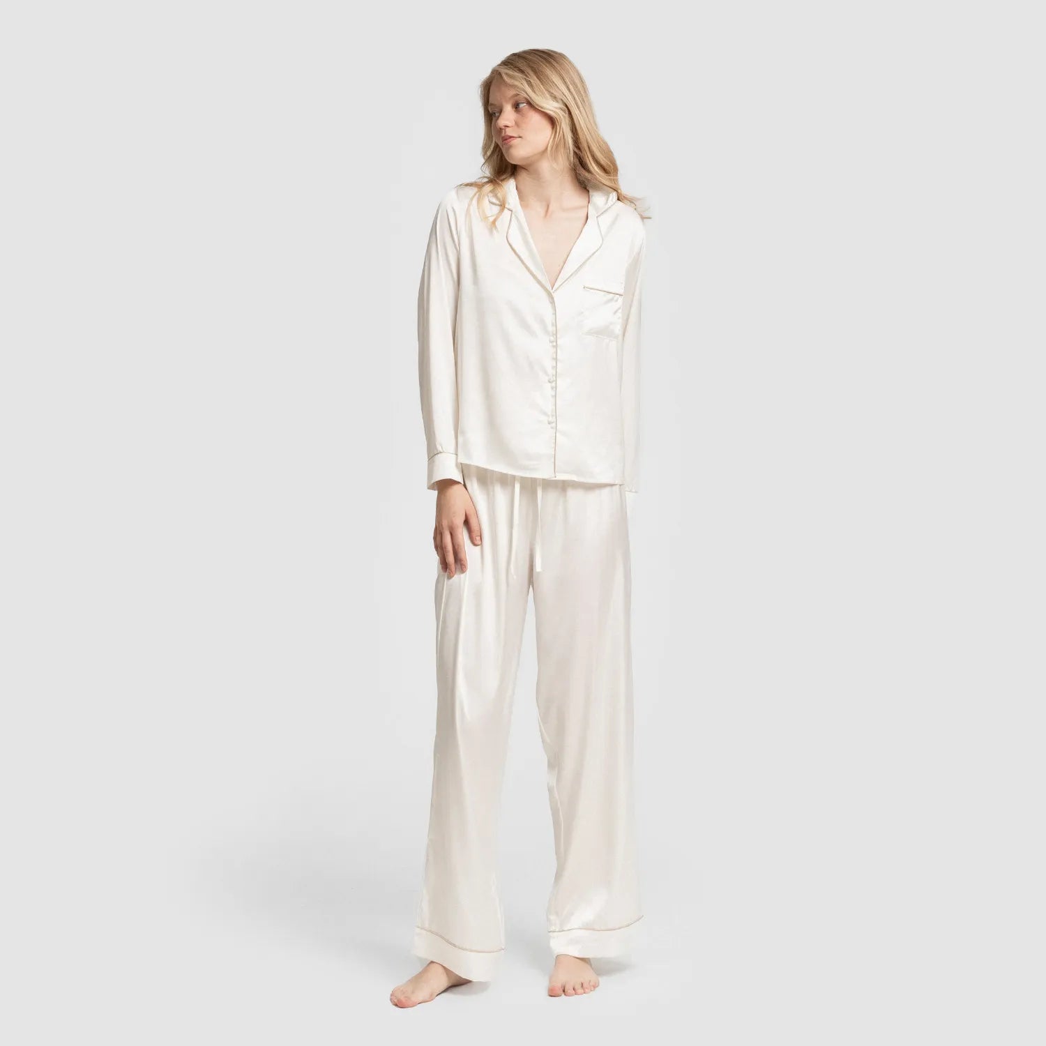 Pijama longo de cetim feminino sexta-feira