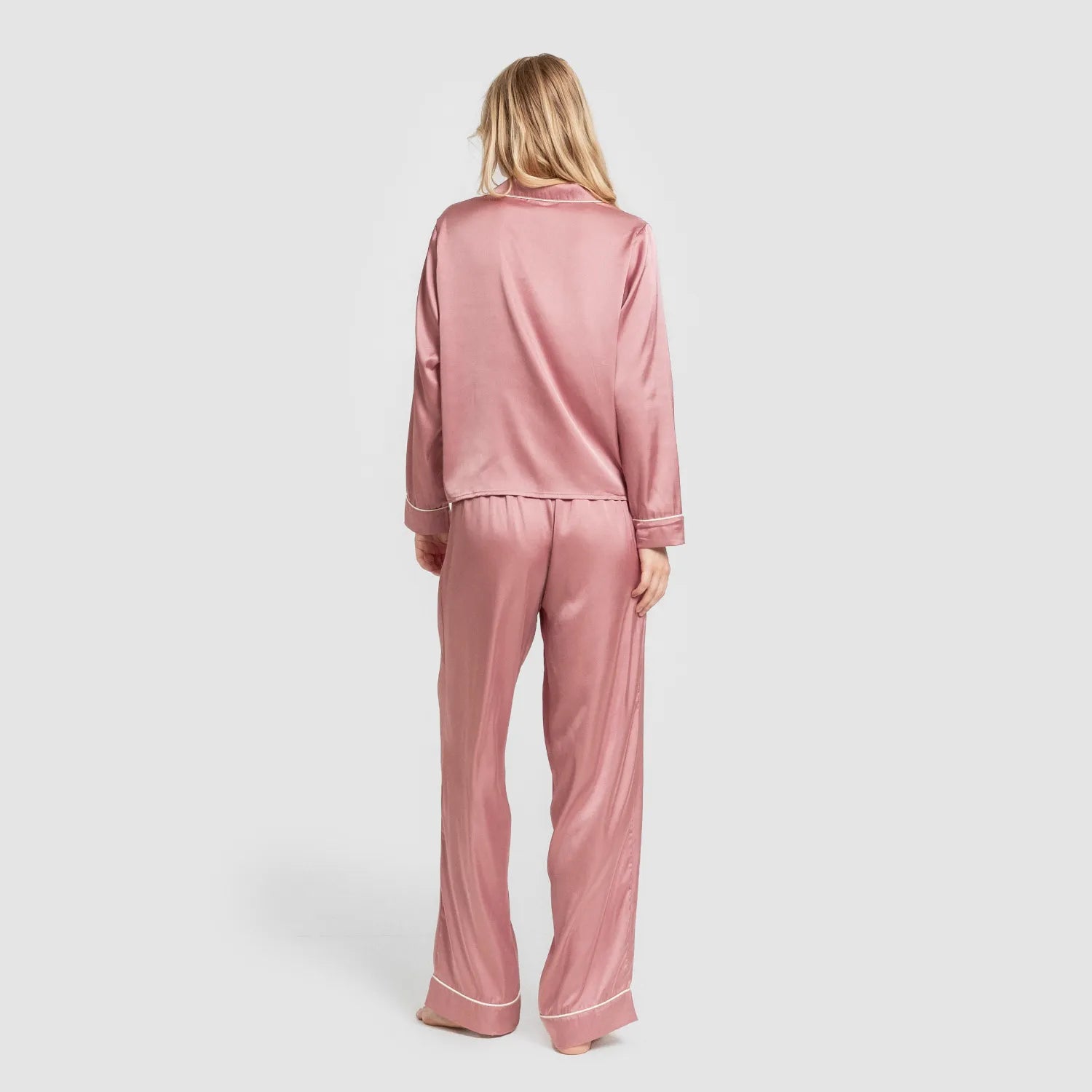 Pijama longo de cetim feminino sexta-feira
