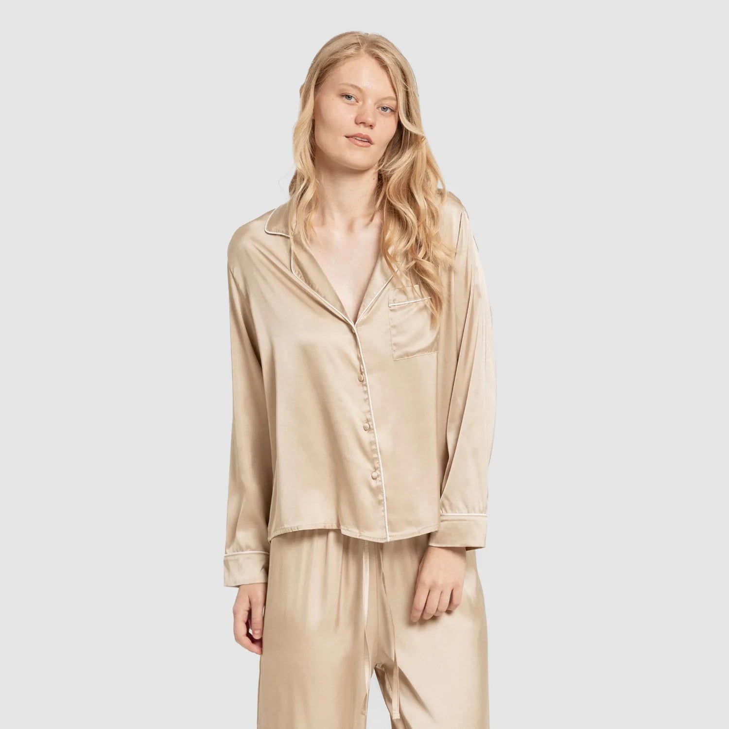 Pijama longo de cetim feminino sexta-feira