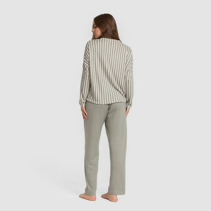 Pijama comprido feminino Secret, listrado em verde Marselha, estilo caça.