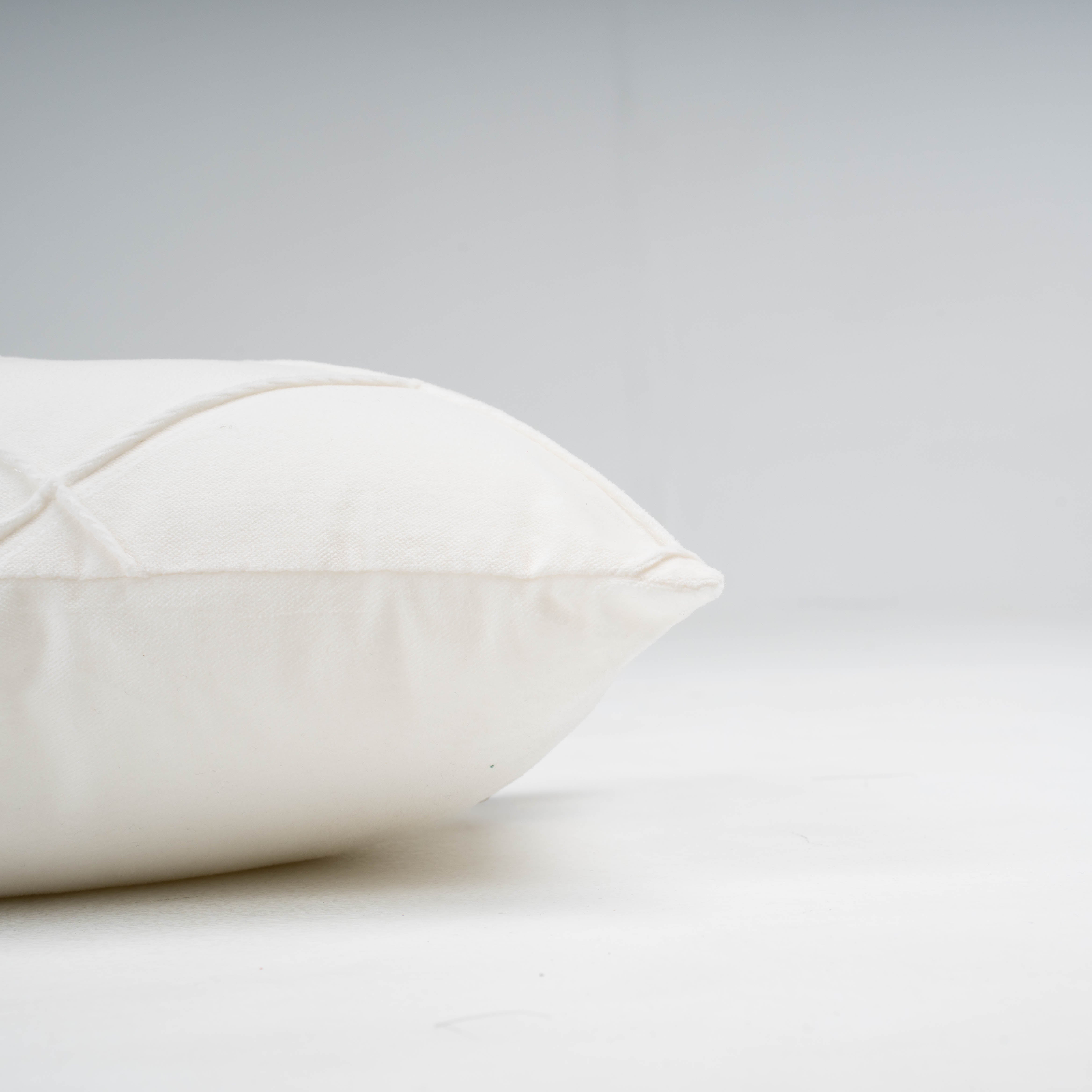 Almofada retangular 30x50 cm em veludo de algodão branco com estampa de diamante - capa + enchimento